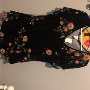 Short sleeve black floral top
